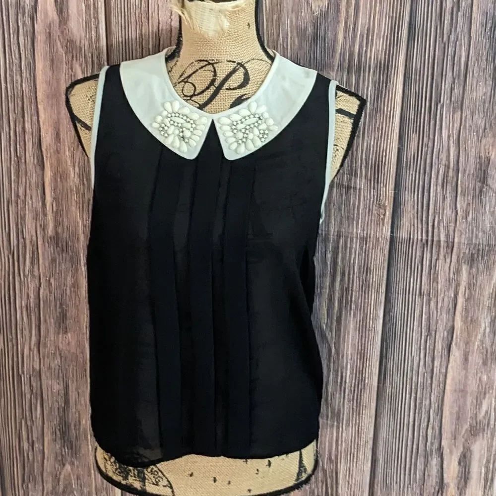 Darling Sleeveless Top - Picture 14 of 14